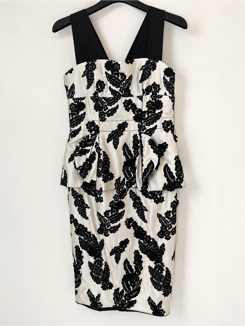 Marc Jacobs Size 4 Ivory Black Floral Embroidered Peplum Sheath Dress